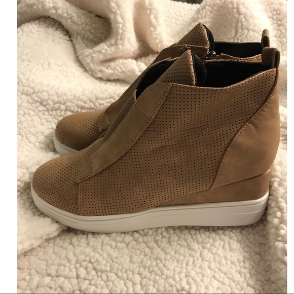 ⭐️ 5 STAR ⭐️ Khaki Vegan Suede Wedge Sneaker - Picture 4 of 5